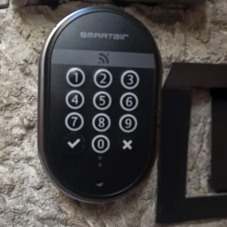 Casual Serantes בית הארחה 3*